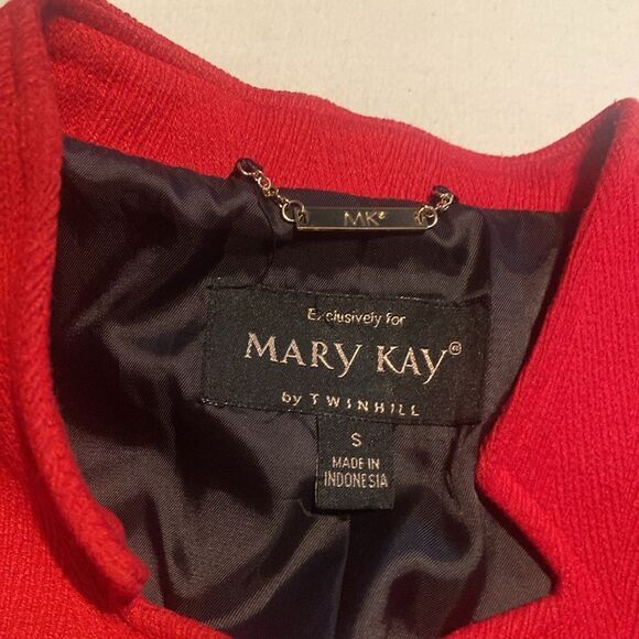 Red blazer exclusively for Mary Kay by twin hill gold hardware size small - Picture 2 of 8
